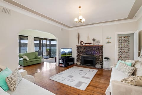 Careel Bay Waterfront House in Pittwater Council