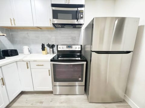 Urban Explorer: 2BR ASU & Mill Apartment in Tempe