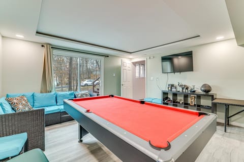 East Stroudsburg Retreat with Game Room and Fire Pit! Haus in Stroud Township