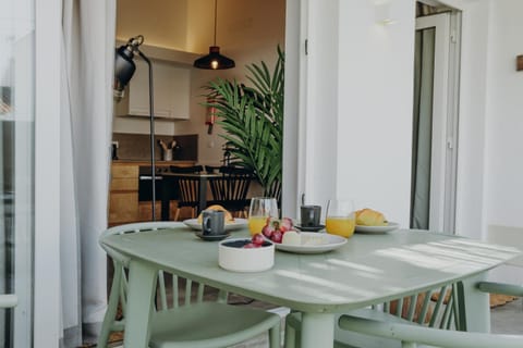 Food and drinks, Dining area