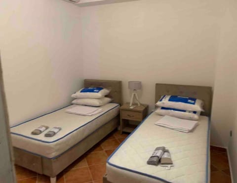 Beautiful 2 bedroom Apartment in Skala sleeps 5 Condo in Skala