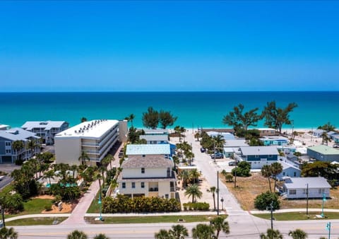 Sand Dollar Siesta-walk to beach less than 1 min! Maison in Manasota Key