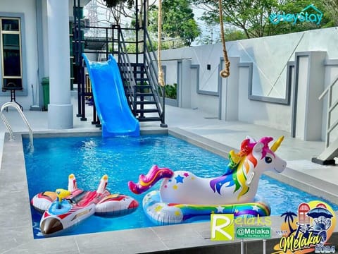 Villa 20Pax4B3B PrivatePool /Karaok/Pooltable/BBQ House in Malacca