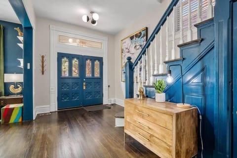 The Sage off Grand: Historic Charm in Vibrant Shaw House in Saint Louis