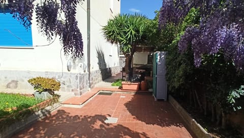 Property building, BBQ facilities, Garden, Garden, Dining area, Garden view, Garden view, Breakfast