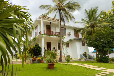 Property building, Day, Garden, Garden view