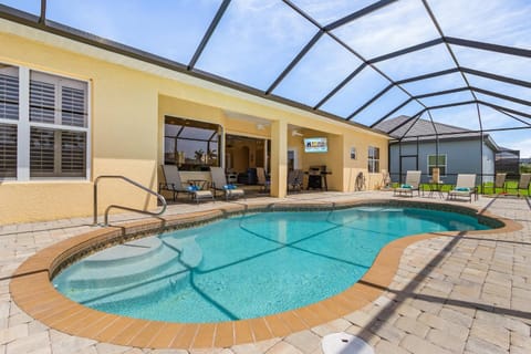 Gulf Access, Kayaks, Heated Pool - Villa Happy Hour - Roelens Vacations House in Cape Coral