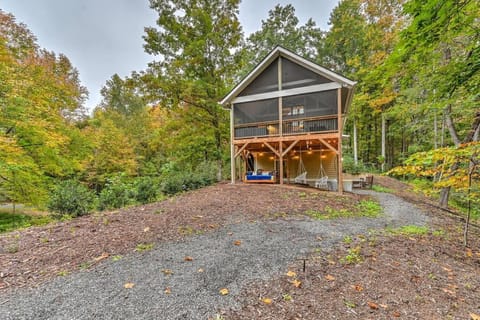 The Cove Retreat- Hot Tub/Screened Porch/Game Room House in Lake Lure