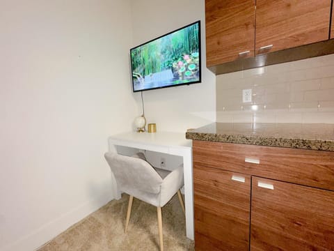 Luxury ApartStudio Marina Del Rey Pool, Gym, Parking, Jacuzzi, BBQ Apartment in Venice Beach