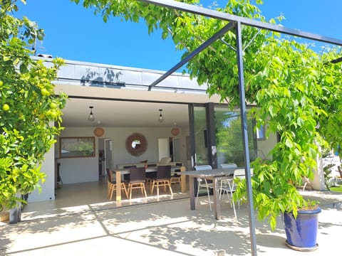 VILLA climatisée, avec 3 Chambres , Piscine, et terrain arboré Villa in La Cadière-d'Azur