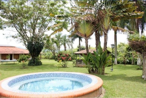 Finca en el Quindío, cerca al Parque del Café. Villa in Quindio, Colombia