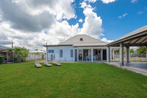 Property building, Garden, Garden view, sunbed