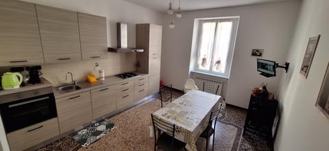 Kitchen or kitchenette, pet friendly
