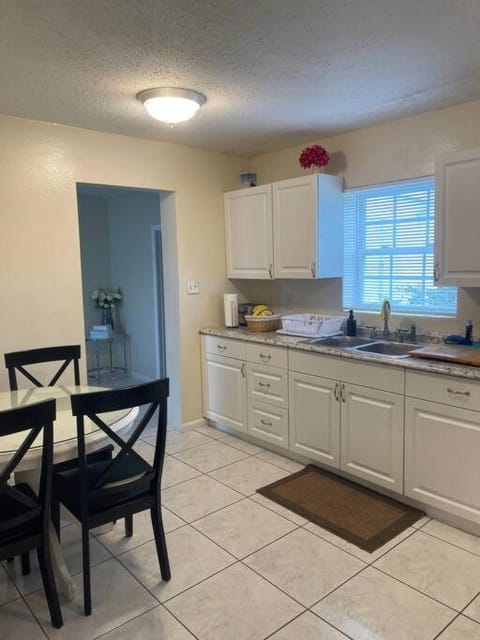 2 Bedroom House, Ideal for a Family House in Fort Pierce