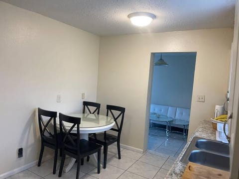 2 Bedroom House, Ideal for a Family House in Fort Pierce