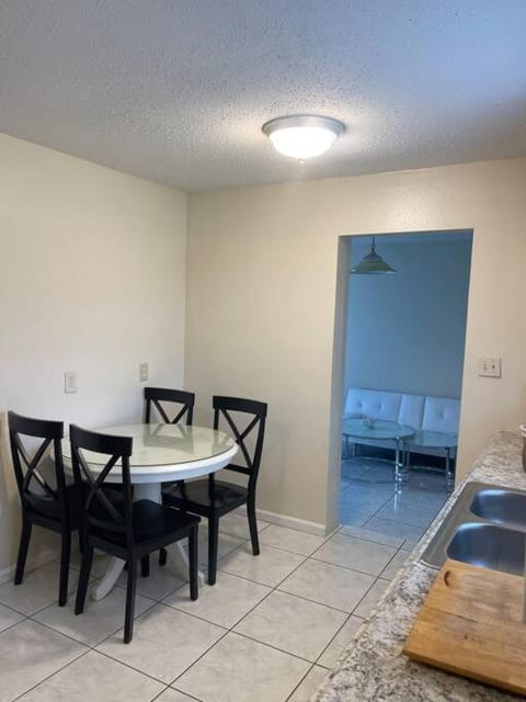2 Bedroom House, Ideal for a Family House in Fort Pierce