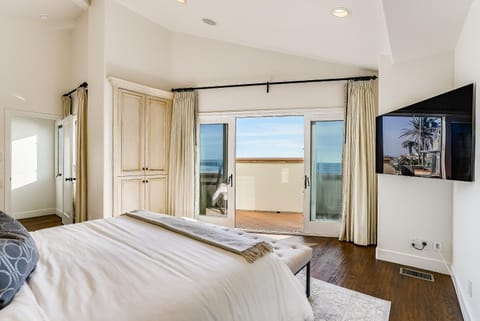 Luxury, renovated, oceanfront home with incredible deck & views - dogs welcome Haus in La Jolla