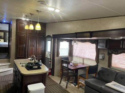 Entire 1bedroom RV Camper Terrain de camping /
station de camping-car in Fort Pierce