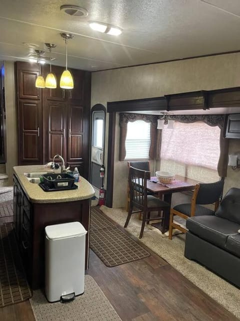 Entire 1bedroom RV Camper Terrain de camping /
station de camping-car in Fort Pierce