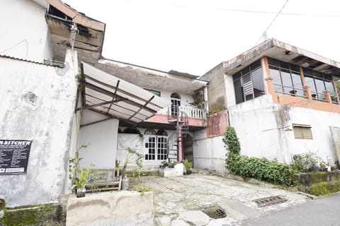 OYO 93847 Blio Guest House Syariah Hotel in Parongpong