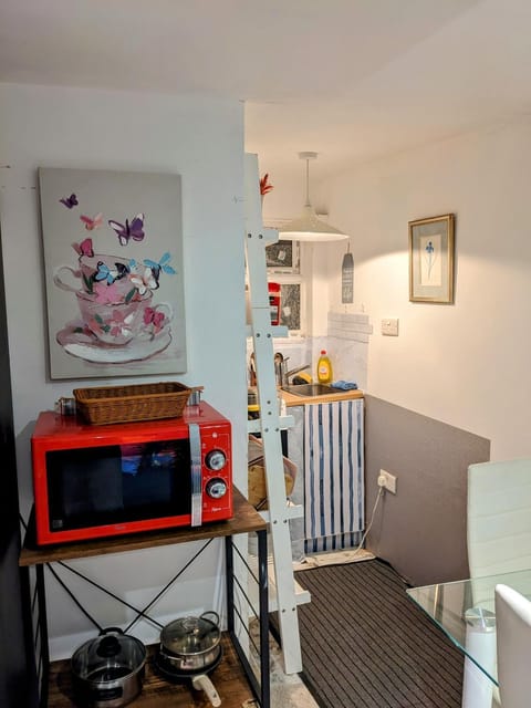 Private apartment in a big bungalow in Selsdon! Condo in Croydon