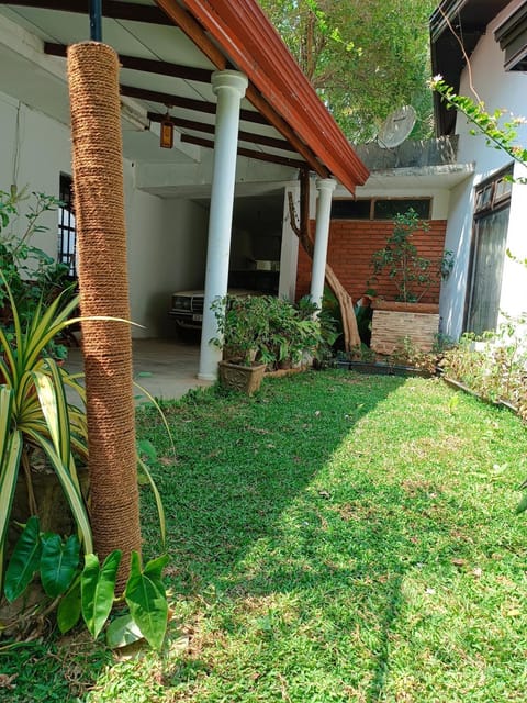 Richland's Villa Vacation rental in Gangawatakorale