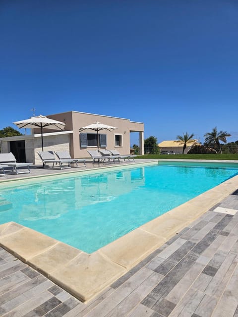 Pool view, Swimming pool, sunbed