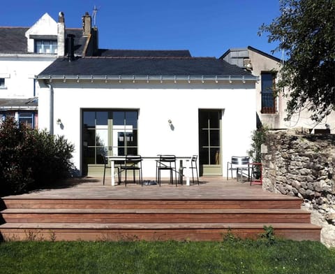 Property building, Facade/entrance, Off site