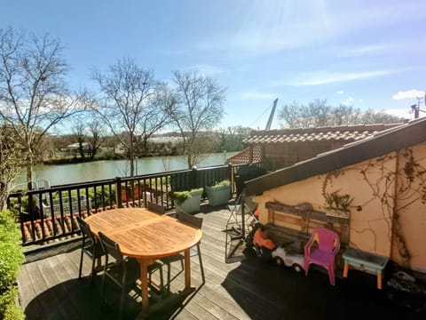 Balcony/Terrace, River view