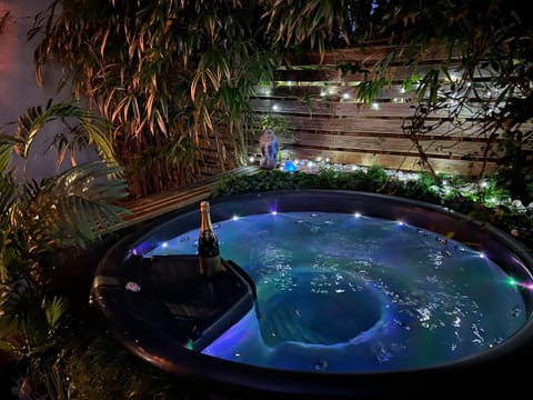 Hot Tub, Hot Tub, Spa and wellness centre/facilities