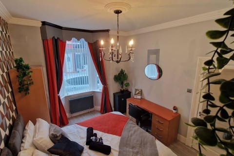 Great Liverpool Location! House in Liverpool