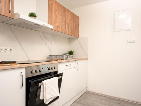 Kitchen or kitchenette, pet friendly, stove