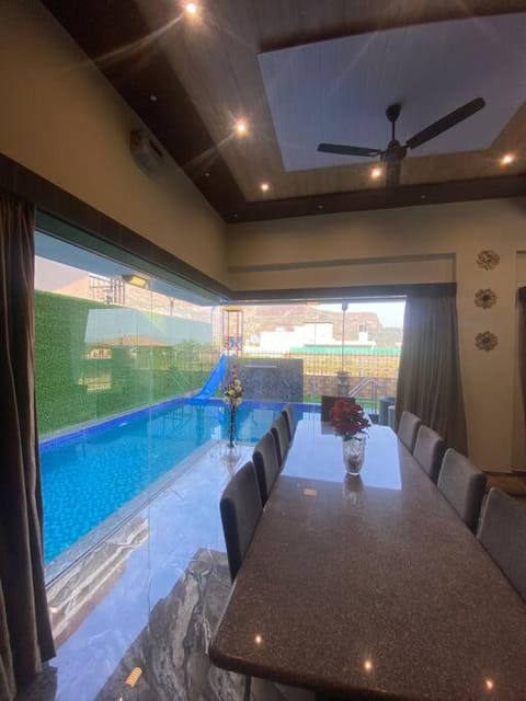 Dining area, Pool view