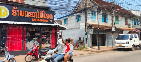 Neighbourhood, City view, Street view, Location