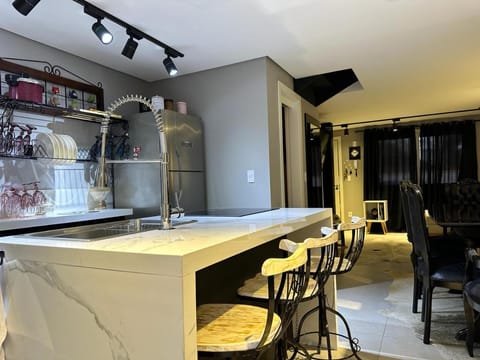 Kitchen or kitchenette, Living room, Seating area, Dining area