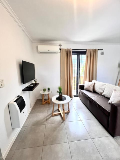 Communal lounge/ TV room, TV and multimedia, Living room, Seating area, air conditioner