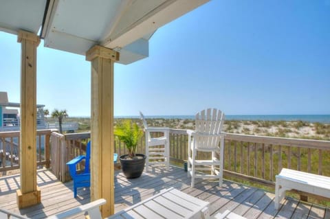 Linger Longer House in Oak Island