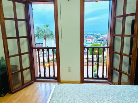 Ensuite Double Room with Sea View in a Shared Apartment in the Centre of Santa Eularia - close to the Beach Casa vacanze in Santa Eularia des Riu