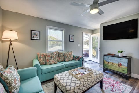 Kitty Hawk Apartment with Hot Tub - 1 Mi to Beach! Apartment in Kitty Hawk