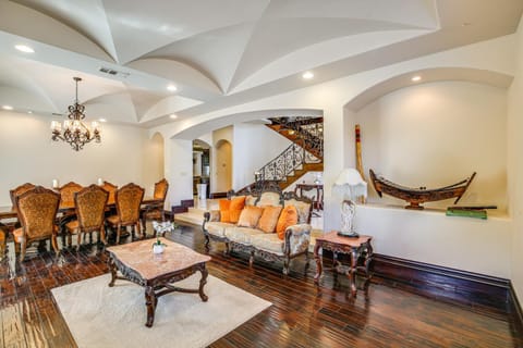 Spacious Fullerton Villa with Private Pool and Hot Tub Villa in Fullerton