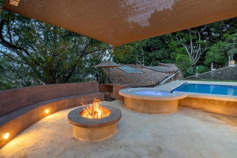 New family house with pool jacuzzi and forest view House in Cuernavaca