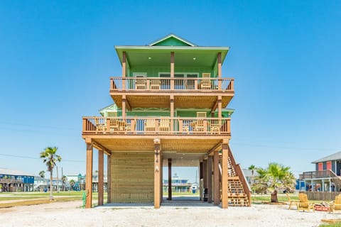 The Views - Big Groups Welcome - Easy Beach Access House in Surfside Beach