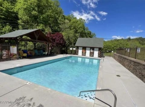 5-star Wpool, Cozy, Secluded, & Newly-renovated Casa in Sevierville