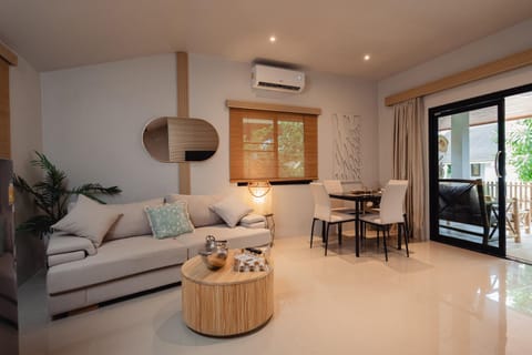 Living room, Seating area, Dining area, air conditioner