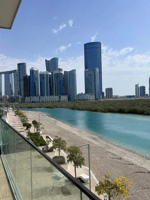 Enjoy Luxury Condo with Sea View Wohnung in Abu Dhabi