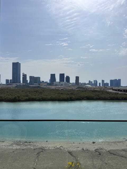 Enjoy Luxury Condo with Sea View Apartamento in Abu Dhabi