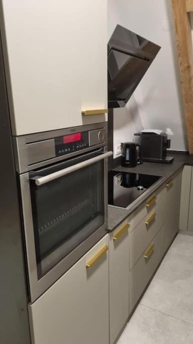 Kitchen or kitchenette, pet friendly, stove