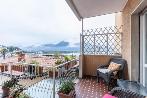 Day, Natural landscape, View (from property/room), Balcony/Terrace, Lake view, Mountain view