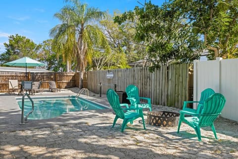 3 miles to Honeymoon Island Firepit & Pool Maison in Palm Harbor