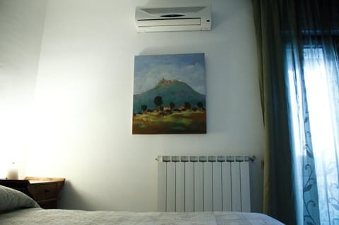 Photo of the whole room, Bedroom, air conditioner